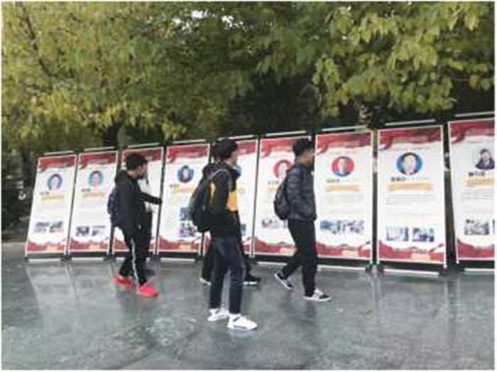 学校组织师生参观甘肃省优秀教师先进事迹展览